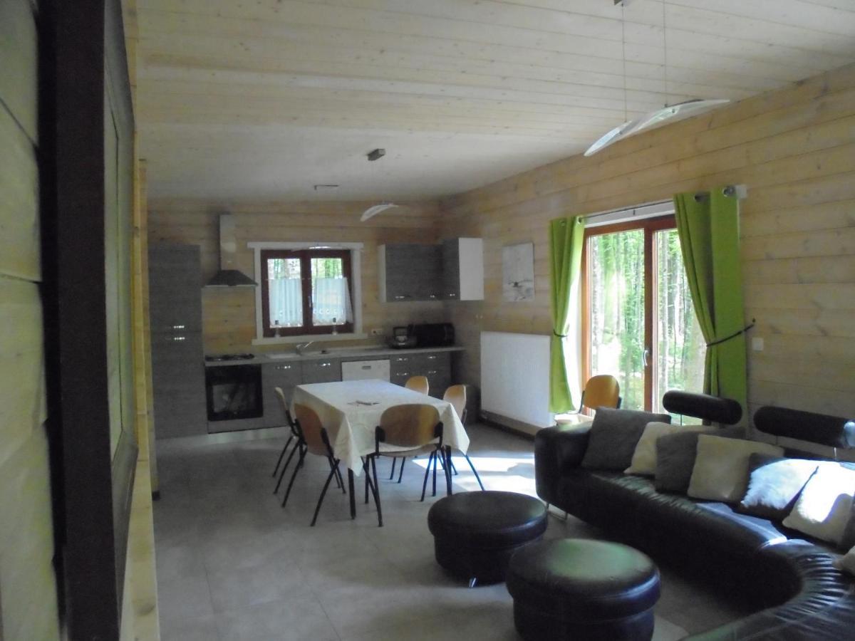 Gite Le Sous-Bois Cerfontaine Exterior foto